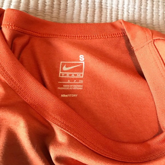 Set of UT Nike FitDry shirts - Picture 5 of 5